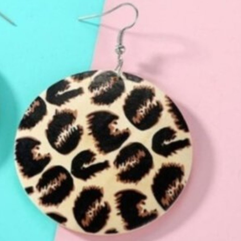 🇺🇸 3/$30 Black/Tan Leopard Animal Wood Earrings
